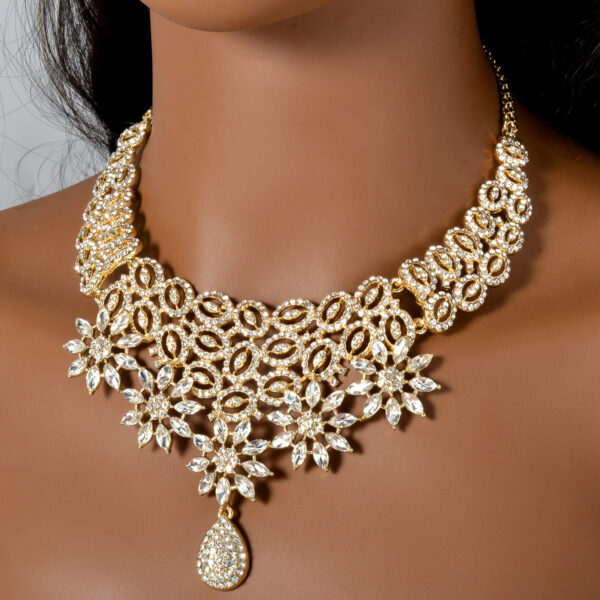 Elegant & Luxurious Women's Jewelry Set with Sparkling Zirconia Flower Pendants - Perfect for Weddings and Banquets, All-Season Wear - Image 2