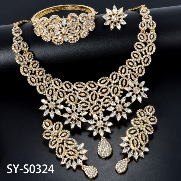 Elegant & Luxurious Women's Jewelry Set with Sparkling Zirconia Flower Pendants - Perfect for Weddings and Banquets, All-Season Wear - Image 5