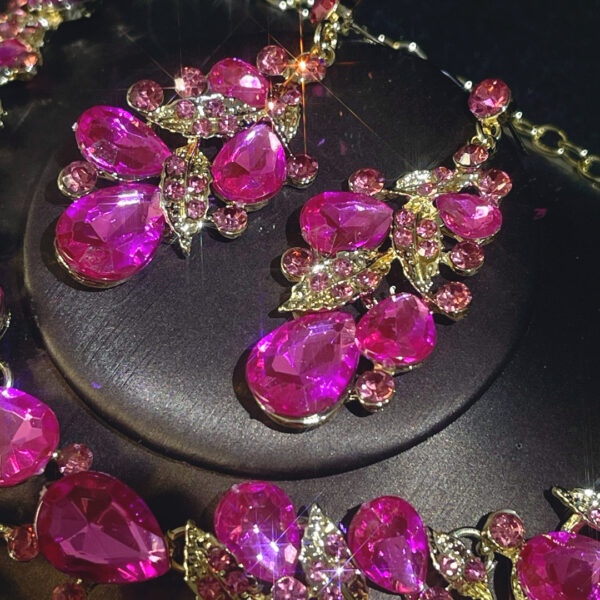 Wedding Vintage Necklace Set for Women Luxury Crystal Banquet Dress Bridal Wedding Accessories Clavicle Chain Women's Jewelry Set Earrings Necklace Three Piece Set - Image 2