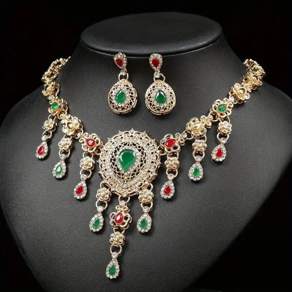 Ladies' Jewelry Set Including a Necklace, Earrings, Bracelet, And Ring, Featuring Rhinestone Embellishments. Stylish, Elegant, And Luxurious, Perfect for Weddings, Banquets, Parties, And Formal Occasions. - Image 4
