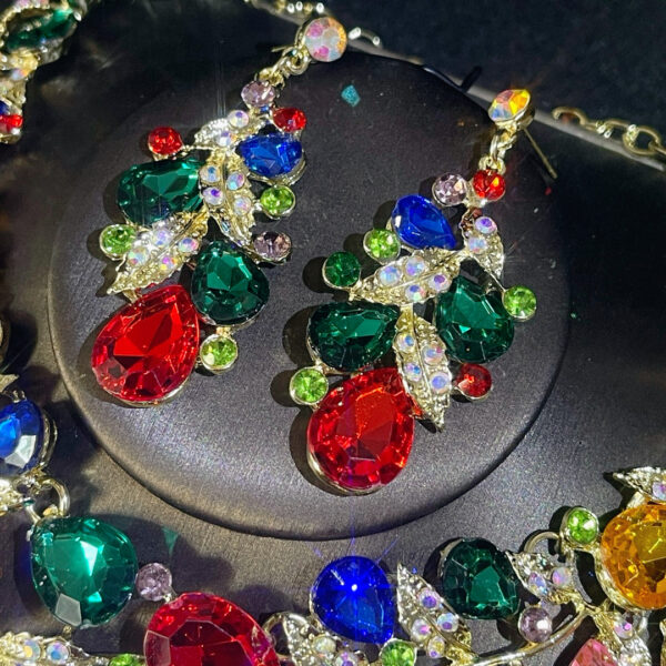 Wedding Vintage Necklace Set for Women Luxury Crystal Banquet Dress Bridal Wedding Accessories Clavicle Chain Women's Jewelry Set Earrings Necklace Three Piece Set - Image 10